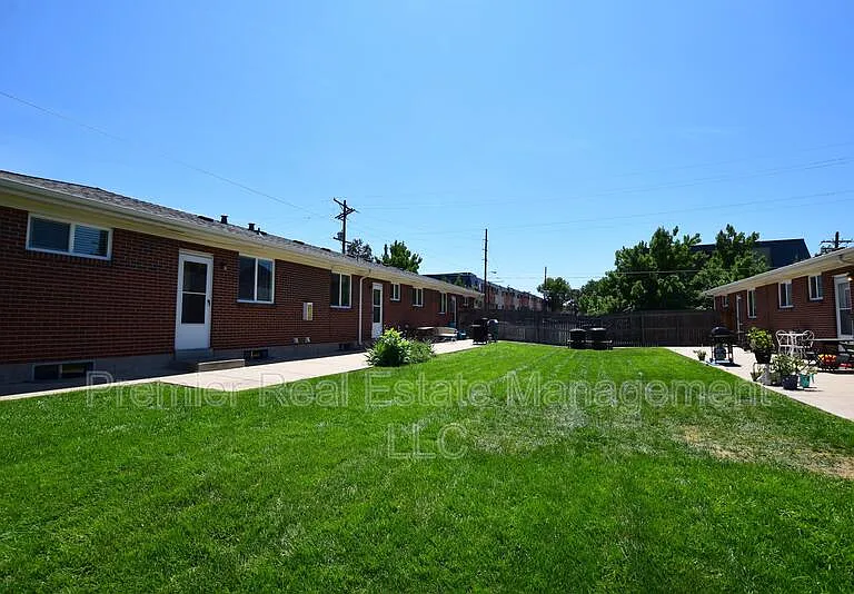1885 S Clermont St — Photo 27