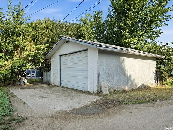 4th image of 1015 J AVENUE N