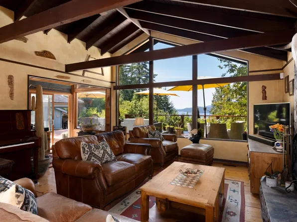 315 Bayview Rd, Lions Bay, BC V0N 2E0