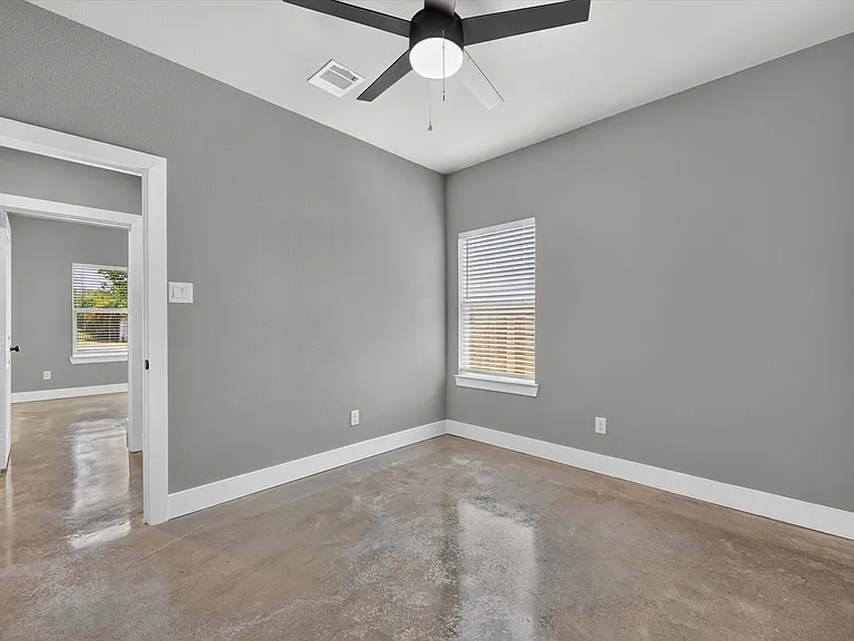 Middle bedroom