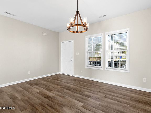 5th image of 1013 Jade Lane
