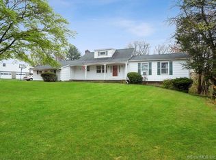 44 Oakridge Rd, Trumbull, CT 06611