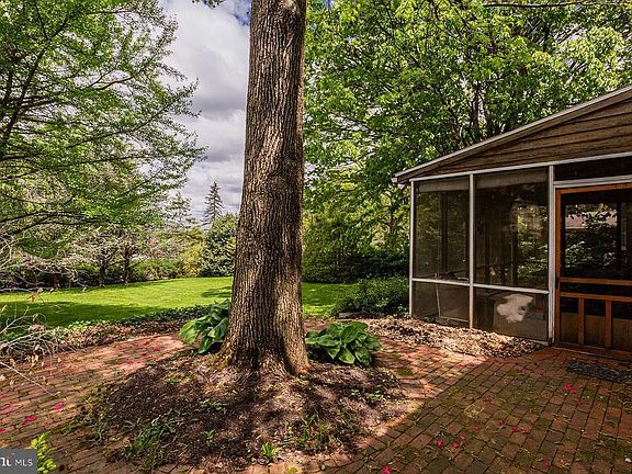 4th image of 163 Blossom Hill Dr