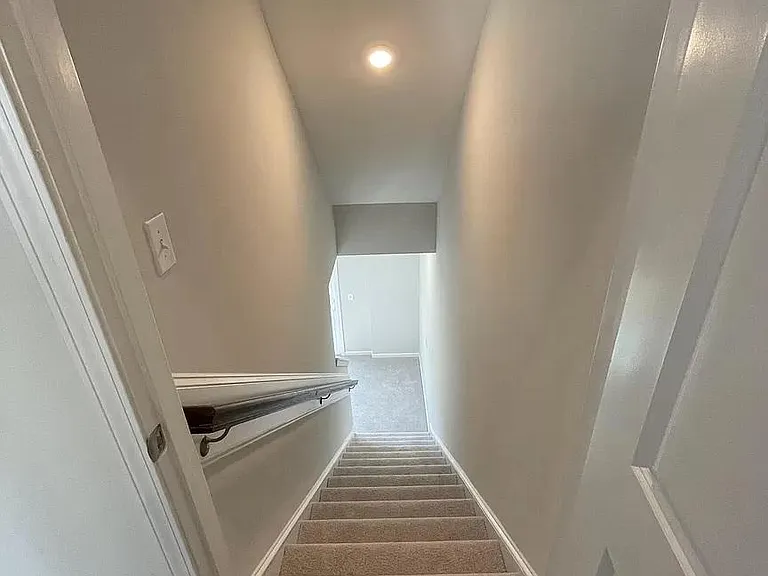 1049 Islip Pl — Photo 6