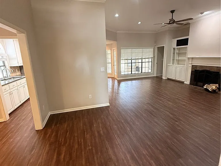 7649 Dallas St — Photo 2