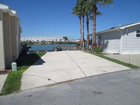 2nd image of 844 W Oyster Dr
