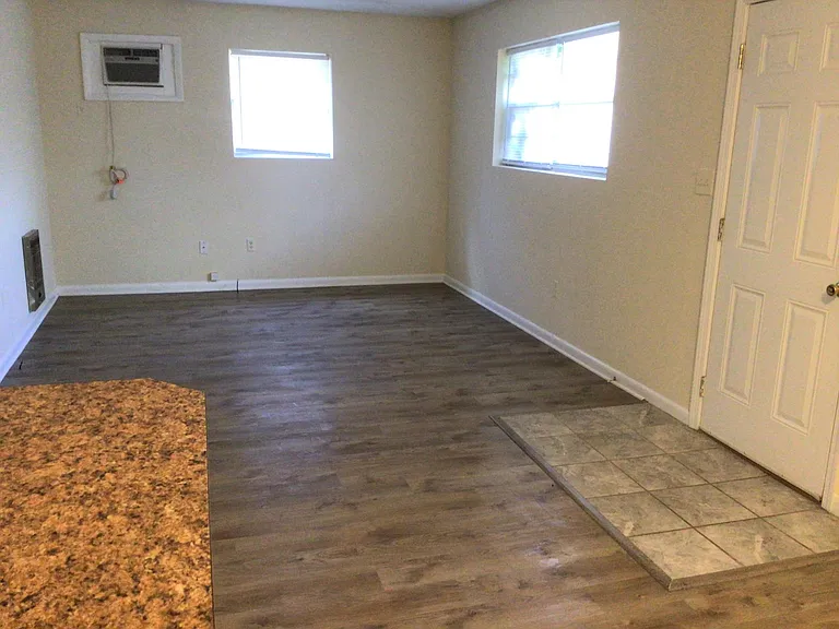 2350 S Milledge Ave — Photo 5