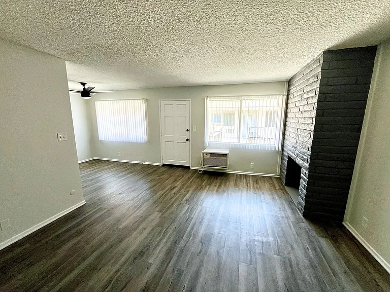 18407 Dearborn Street — Photo 55