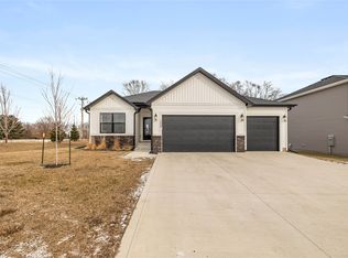 1548 Timberview Dr, Norwalk, IA 50211