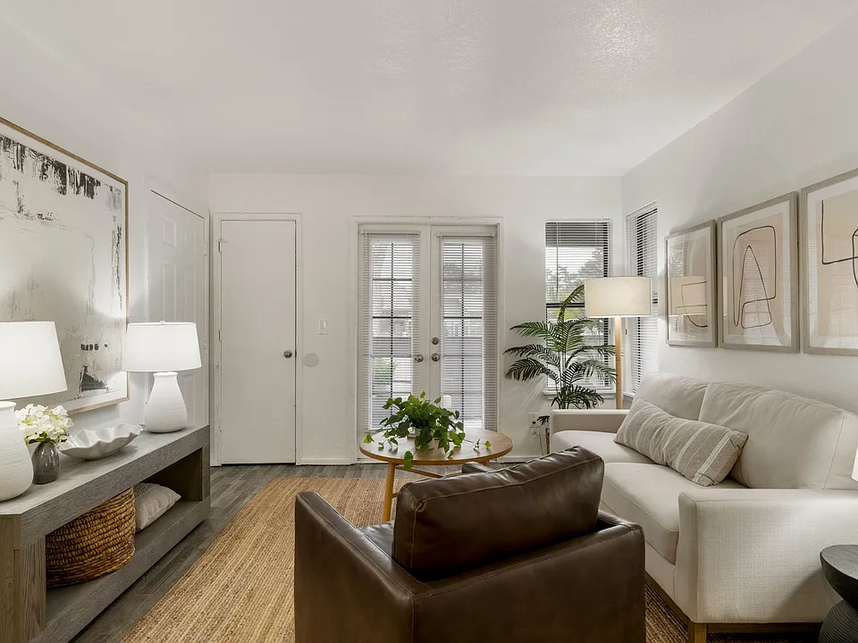 Hampton Woods - $250 Off Move-In Costs!