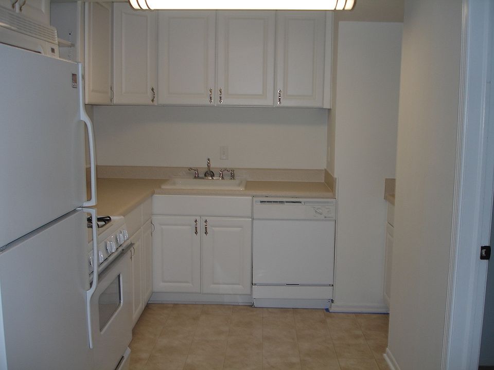 2nd image of 4 Rock Garden Ln