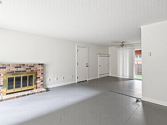 4th image of 4811-4823 NE Prescott St