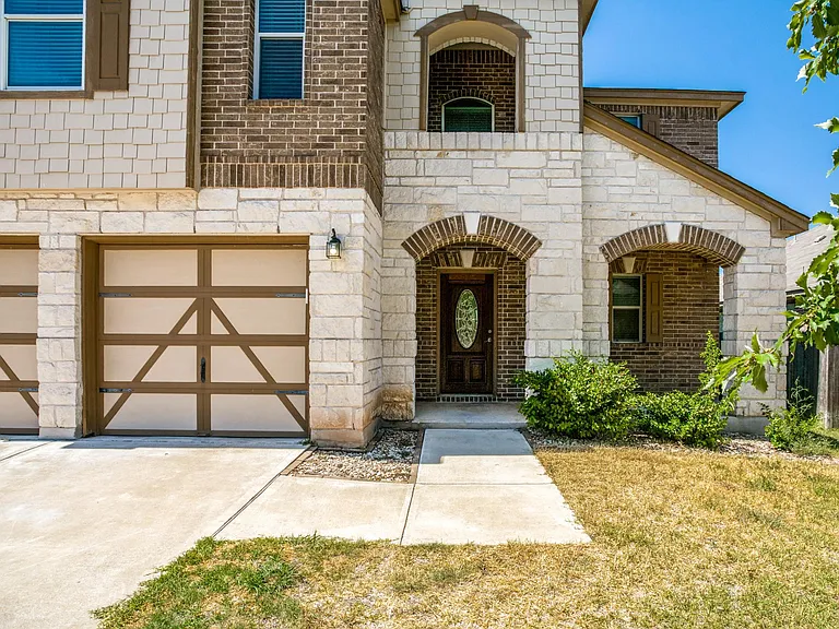 2017 Sydnee Dr — Photo 2