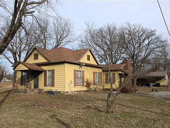 2nd image of 302 N Military Ave