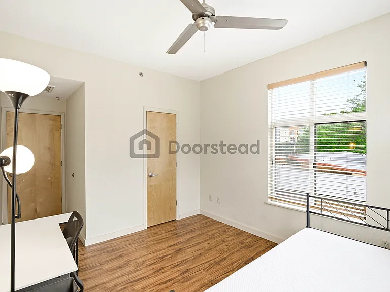 711 W 26th St #303 — Photo 16