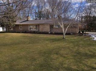 3289 Fairhill Dr, Rocky River, OH 44116