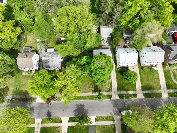 1151 Haselton Rd, Cleveland Heights, OH 44121