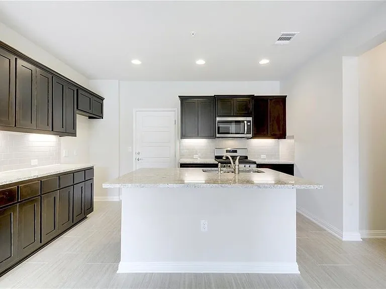 13800 Lyndhurst St #304 — Photo 10