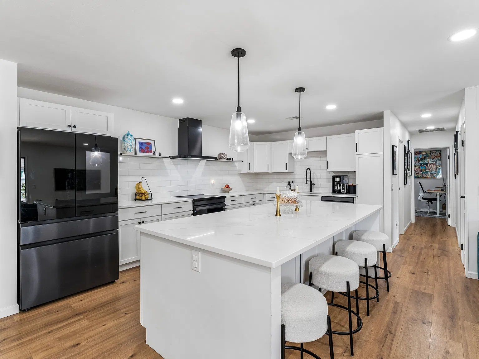 3 bed, 1740 sqft, $3,300 — Photo 3