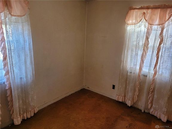 5th image of 525 Harriet St