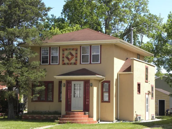 307 6th Ave SW, Aberdeen, SD 57401