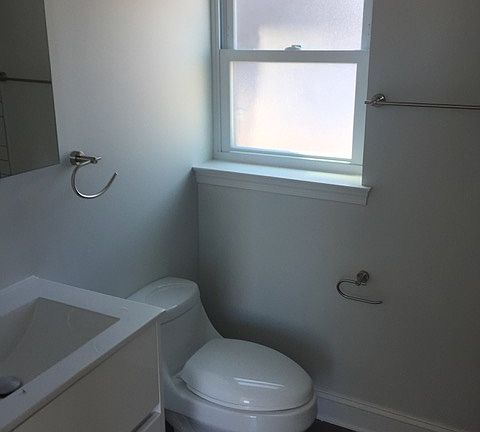 5th image of 4300 Larchwood Ave APT 3