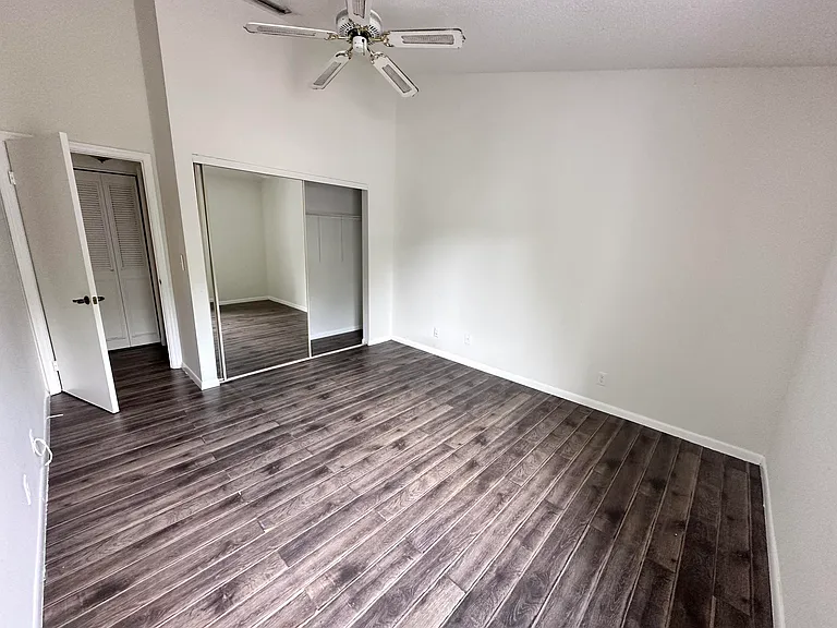 306 Harbour Pointe Way — Photo 3
