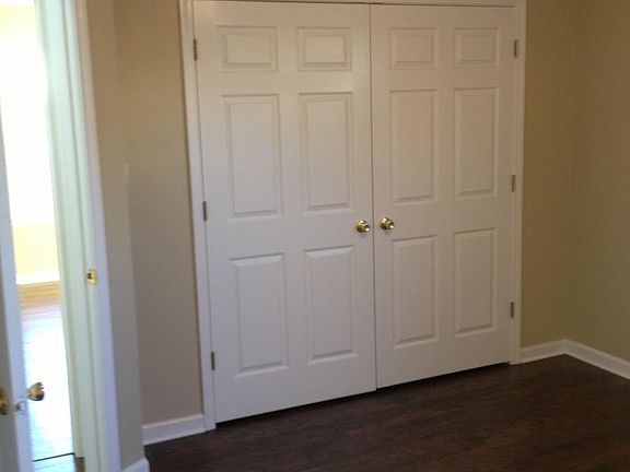 5th image of 410 Barking Dr