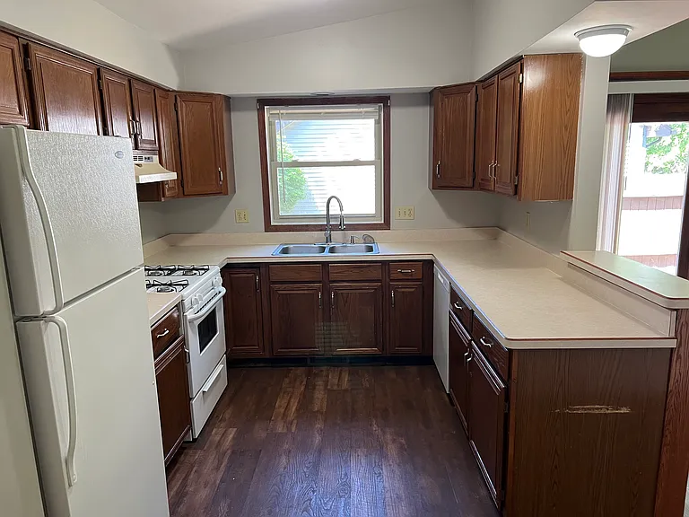 626 Plainfield Ct — Photo 5