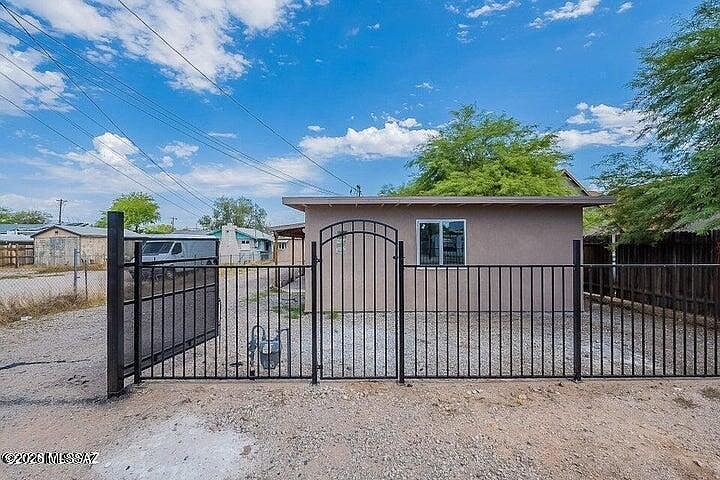 1st image of 221 E Jacinto St