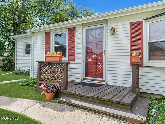 4th image of 1717 Maple Street