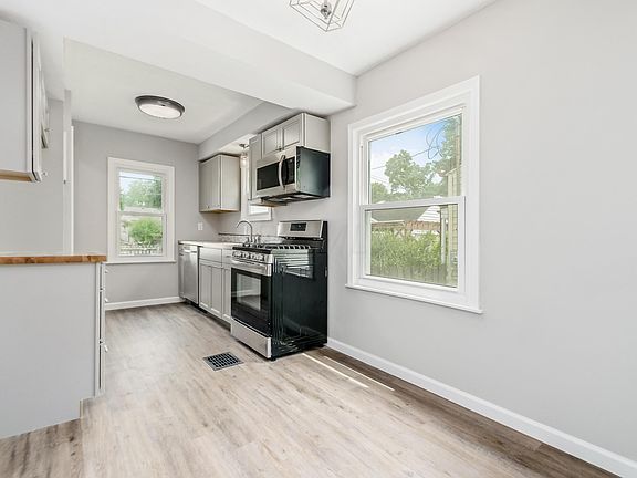 4th image of 572 E Royal Forest Blvd