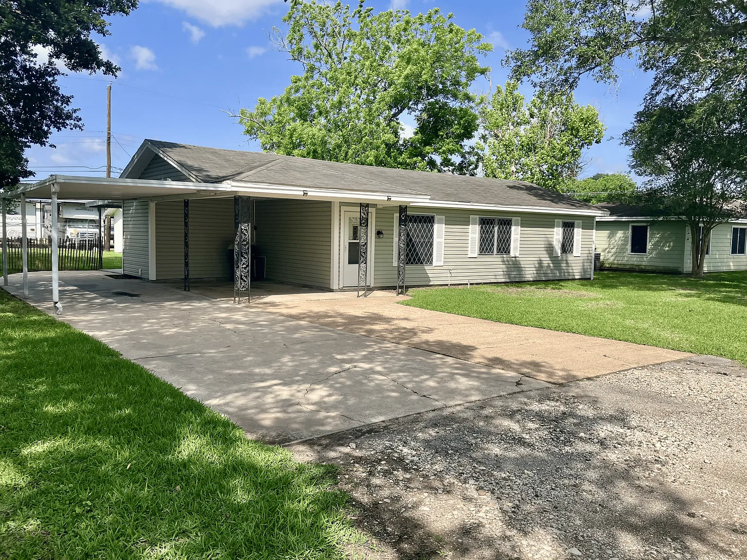 3 bed, 1046 sqft, $1,365 — Photo 3