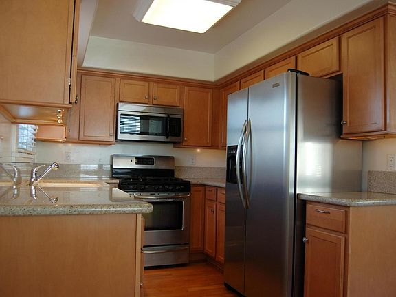 5th image of 1924 Bath St APT D