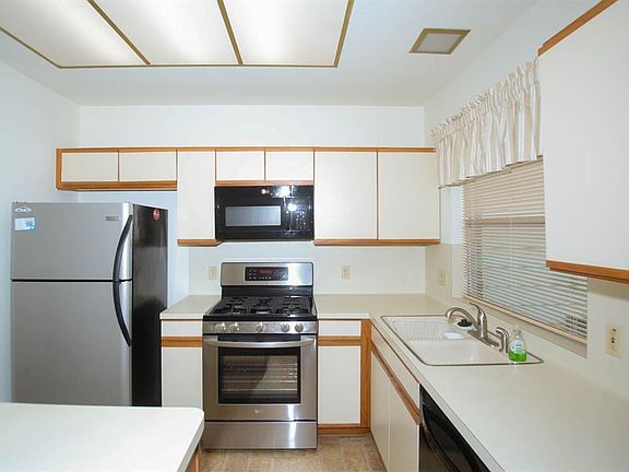 4th image of 2910 Grants Lake Blvd