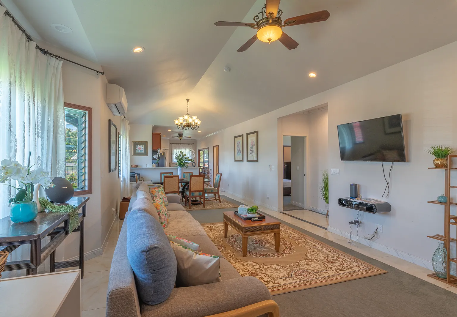 3 bed, 2.5 bath, 1900 sqft, $3,200 — Photo 1