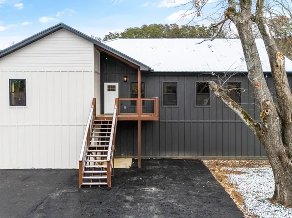 2671 High Valley Dr, Pigeon Forge, TN 37863