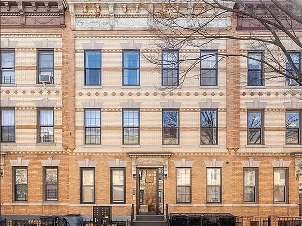 3027 41st St, Astoria, NY 11103