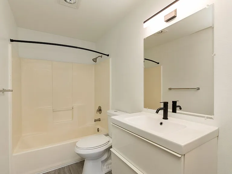 Seattle View Apartments — Photo 42