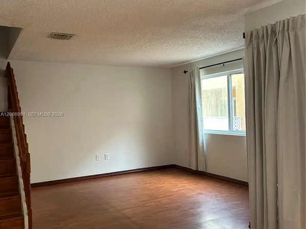 6245 Kendale Lakes Cir, Miami, FL