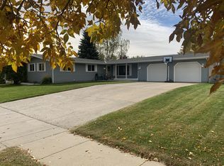 2415 6th Ave E, Williston, ND 58801