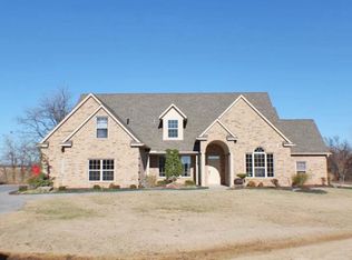 37 NW Lakewood Dr, Lawton, OK 73505