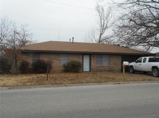 401 Roach St, Bowie, TX 76230