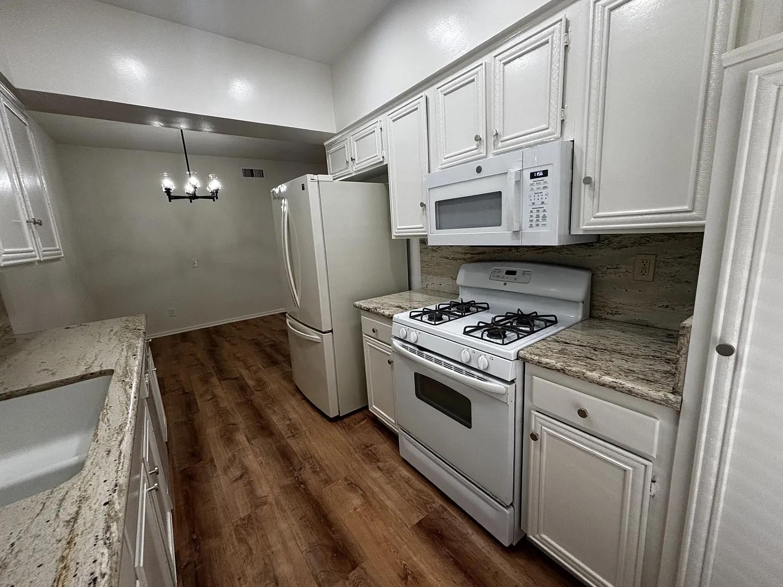 2 bed, 1100 sqft, $2,495 — Photo 2