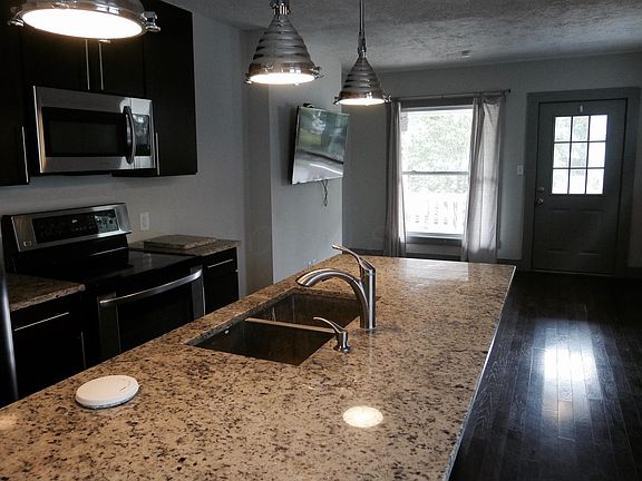 5th image of 2411 Indianola Ave #2415