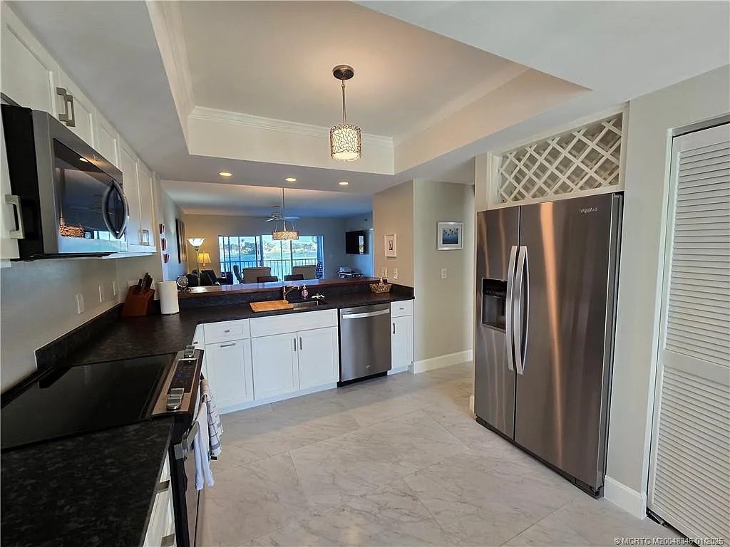 2 bed, 2.0 bath, 1366 sqft, $6,500 — Photo 4