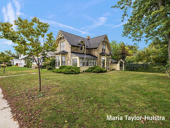 5th image of 1587 Lakeshore Dr