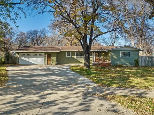 329 11th St NW, Minot, ND 58703