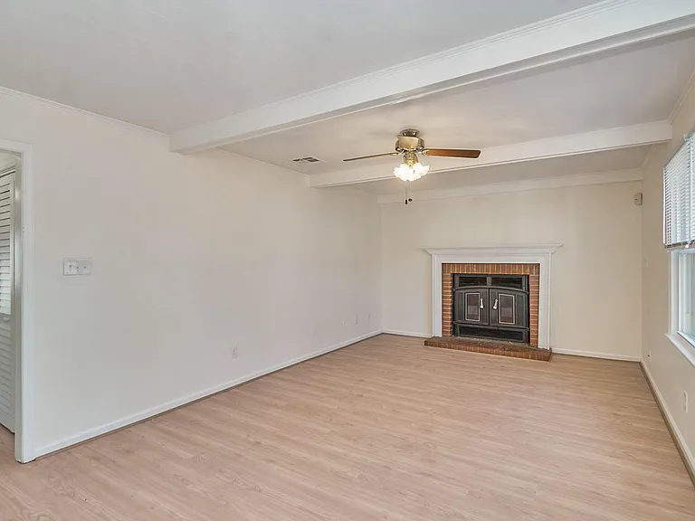 1221 Garth Ct — Photo 10