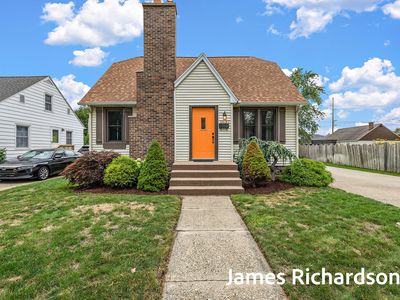 1037 Waverly Ave, Grand Haven, MI, 49417